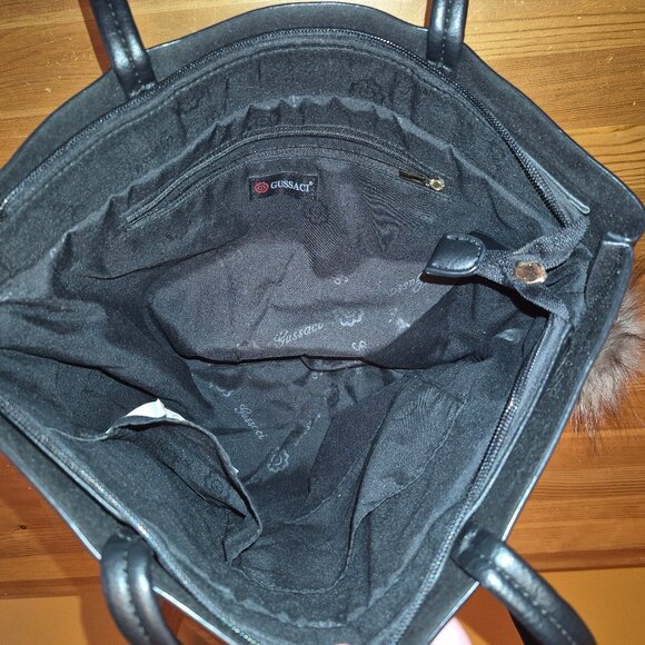 Gussaci purse handbag with ponpon keychain - Picture 10 of 12